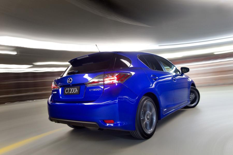  Lexus CT200h F-Sport 2011 года  (UK) (фото 19 из 21)